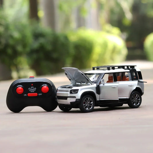 Remote Control Metal Diecast Resembling Defender Car with Smoke Effect | Openable Doors & Light | 1:18 Scale | Assorted Colors